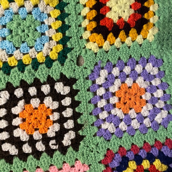 Granny square crochet blanket throw - Picture 5 of 5